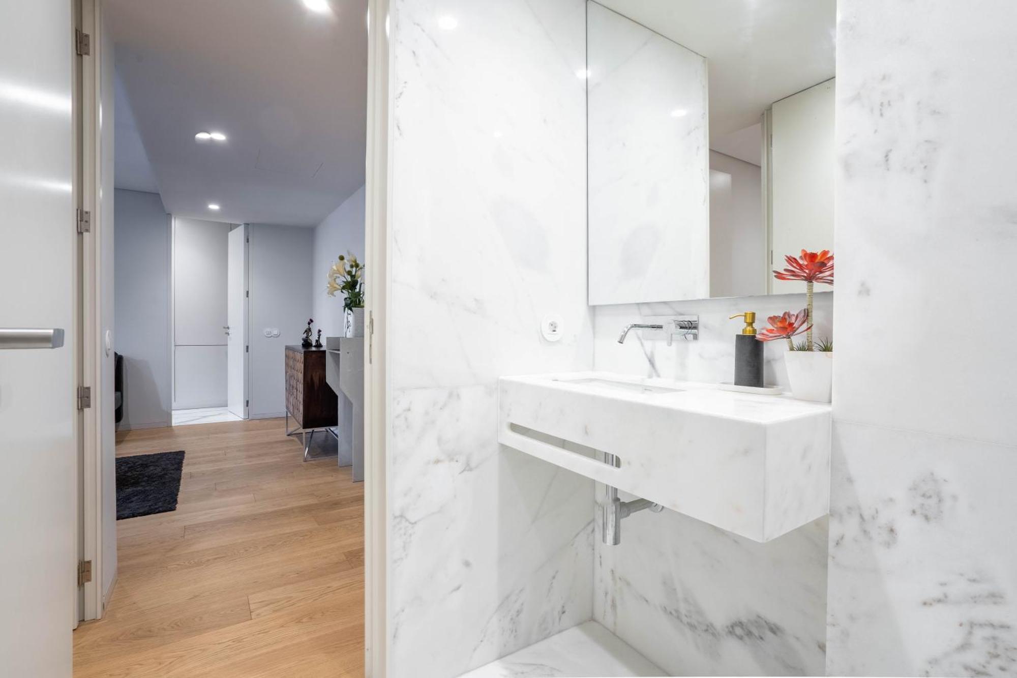 Primrose 1Br Delight W Parking By Lovelystay Porto Exterior photo